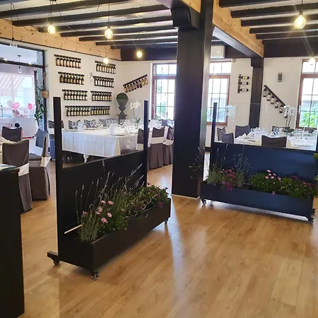 Hotel Cuatro Calzadas Martinamor